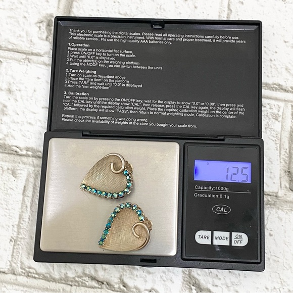 Vintage Unsigned Inverted Heart Light Gold-tone with AB Crystals Clip Earrings - Picture 11 of 14